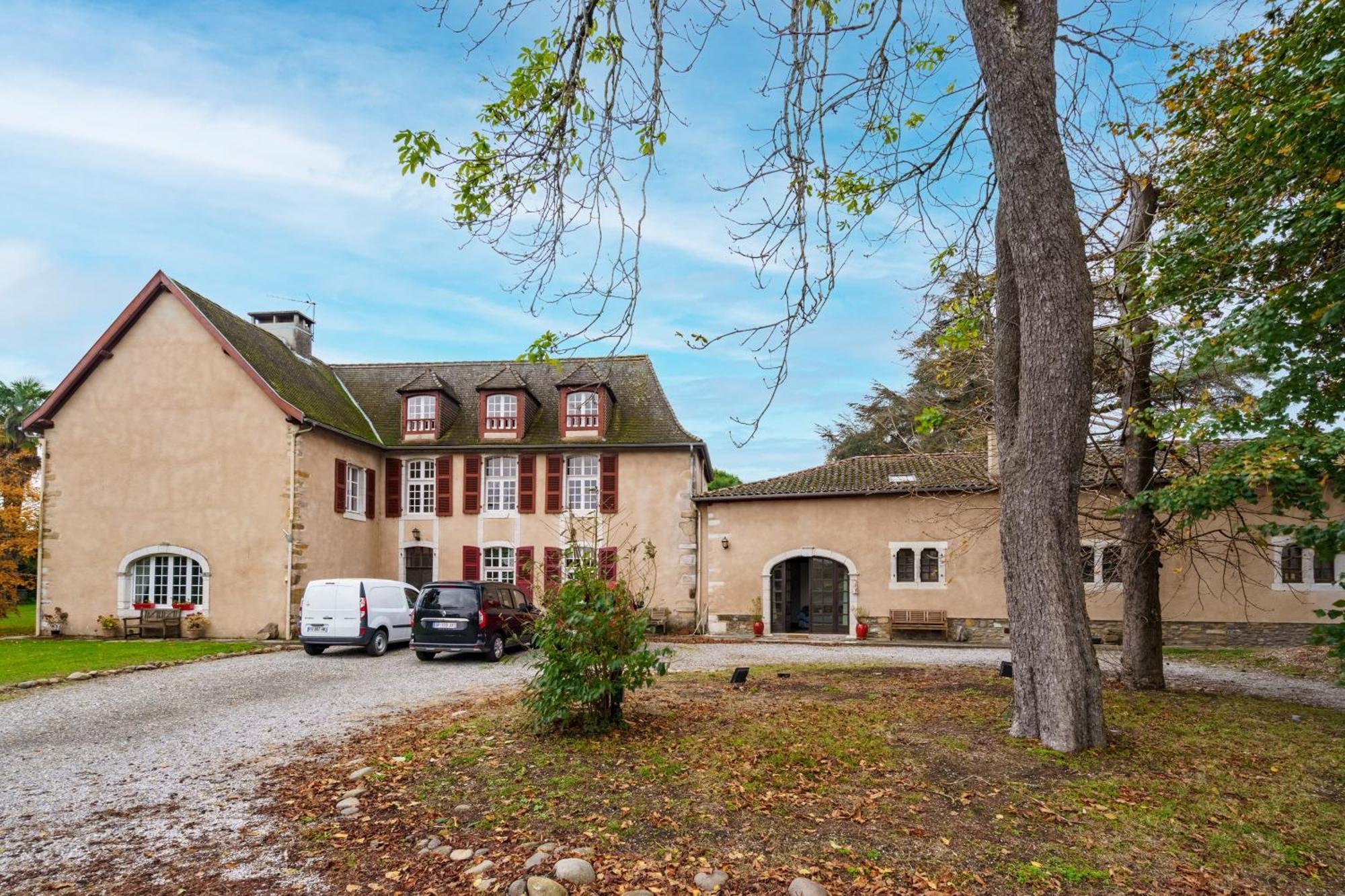 The Coach House - Avec Piscine Partagee Villa Osserain-Rivareyte Exterior photo